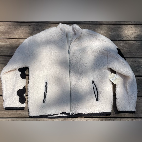 ✨Brand New✨ Fluffy Zippered Jacket - Picture 2 of 6